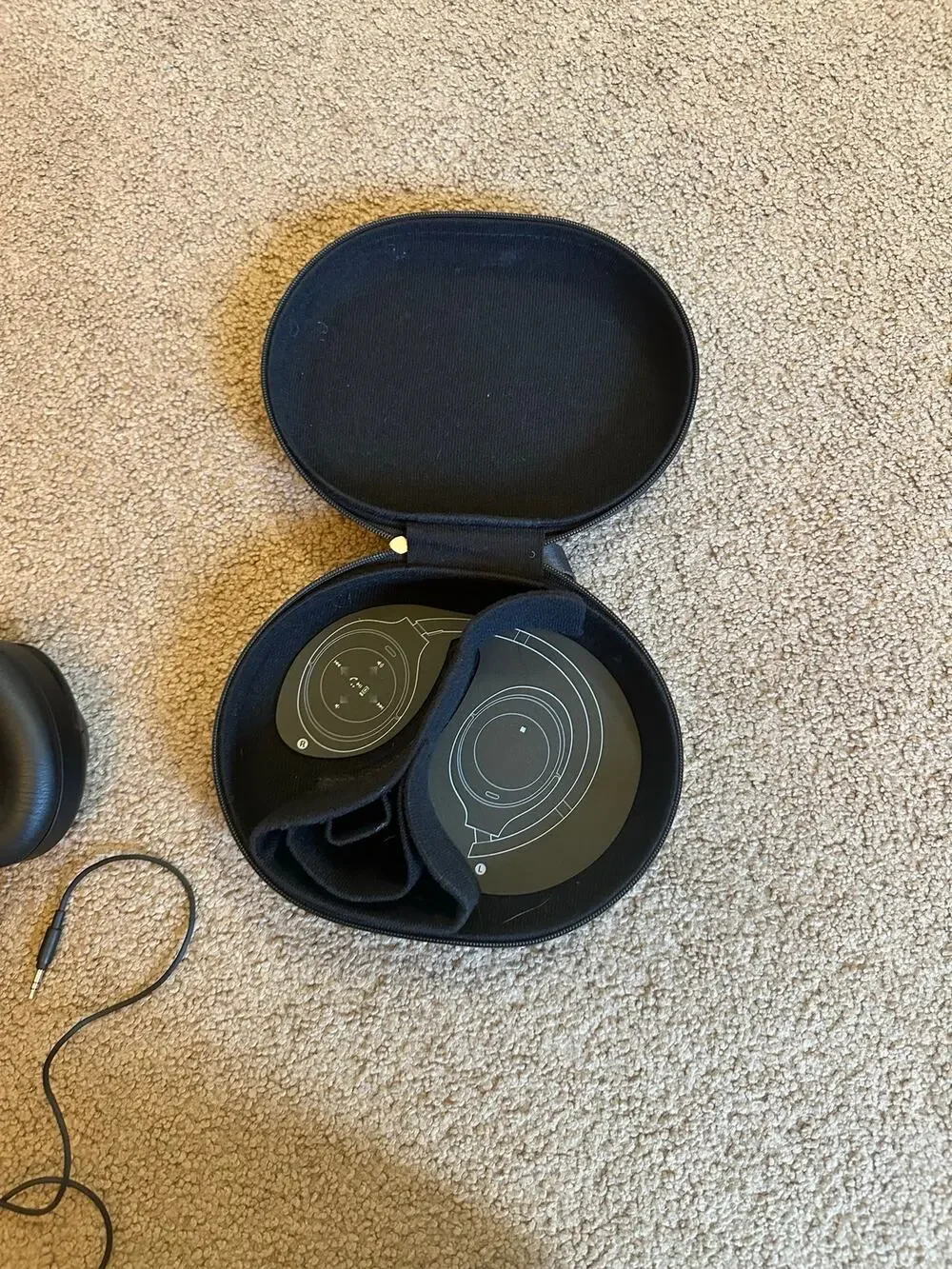 Sony XM4 headphones w/case+charger, excellent condition
